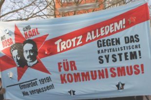 Jedes Jahr findet in Berlin die Lenin- Luxemburg-Liebknecht Demonstration im Januar statt. Das Transparent von Trotz alledem! das sich in die Tradition von Rosa, Karl und Lenin stellt lautet: Mit Rosa und Karl gegen das kapitalistische System! Ermordet 1919! Nie vergessen! Für den Kommunismus!
